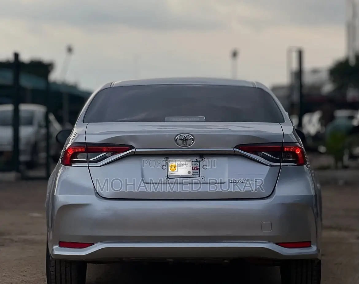 Toyota Corolla 2022 Silver