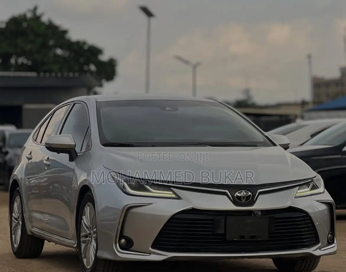 Toyota Corolla 2022 Silver