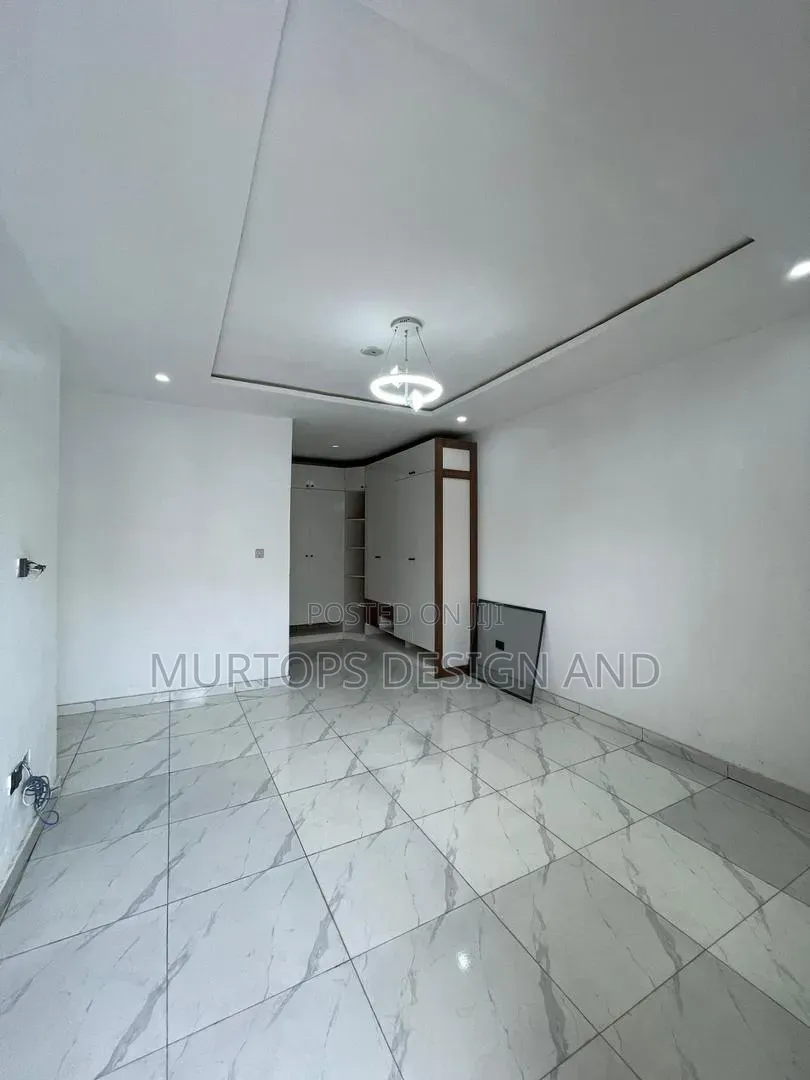 4bdrm Townhouse/Terrace in Chevron for sale
