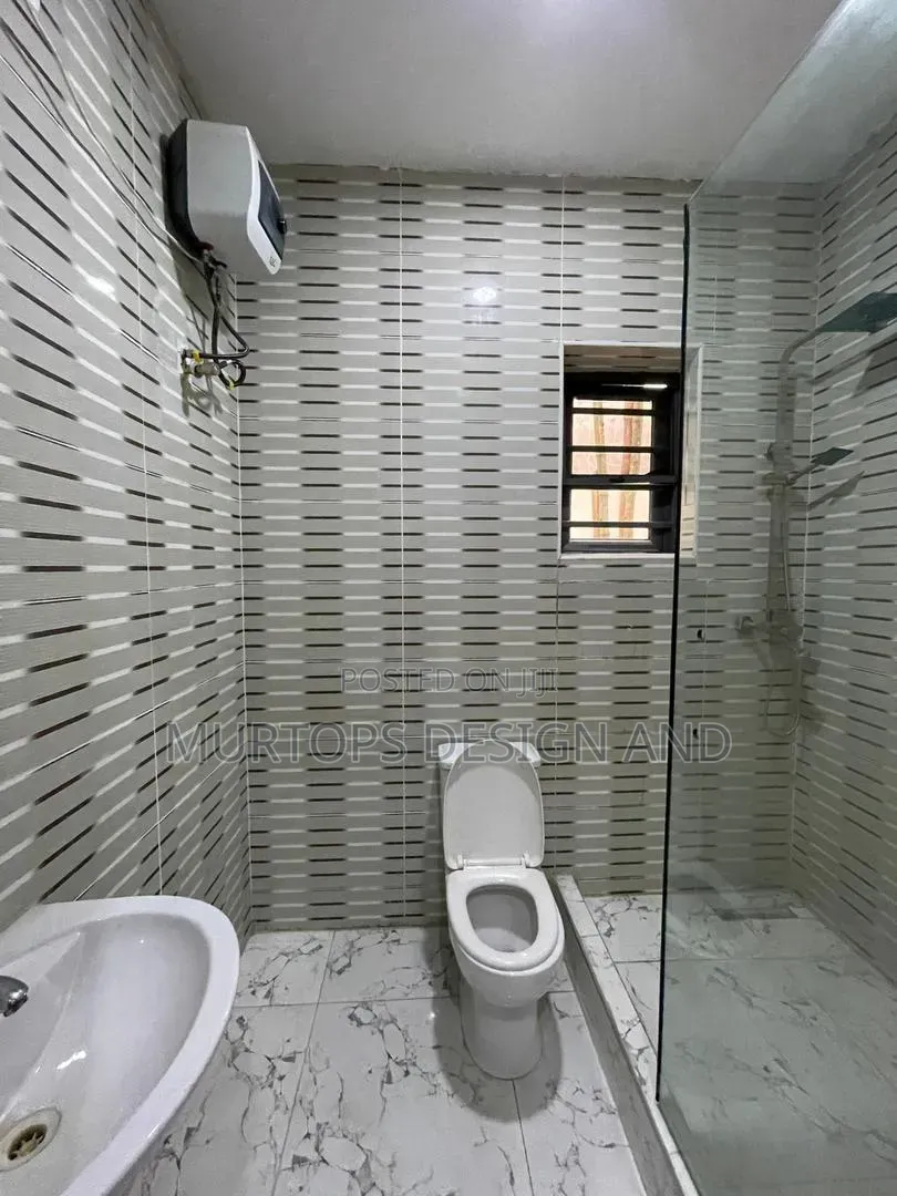 4bdrm Townhouse/Terrace in Chevron for sale