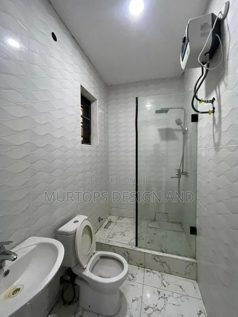4bdrm Townhouse/Terrace in Chevron for sale