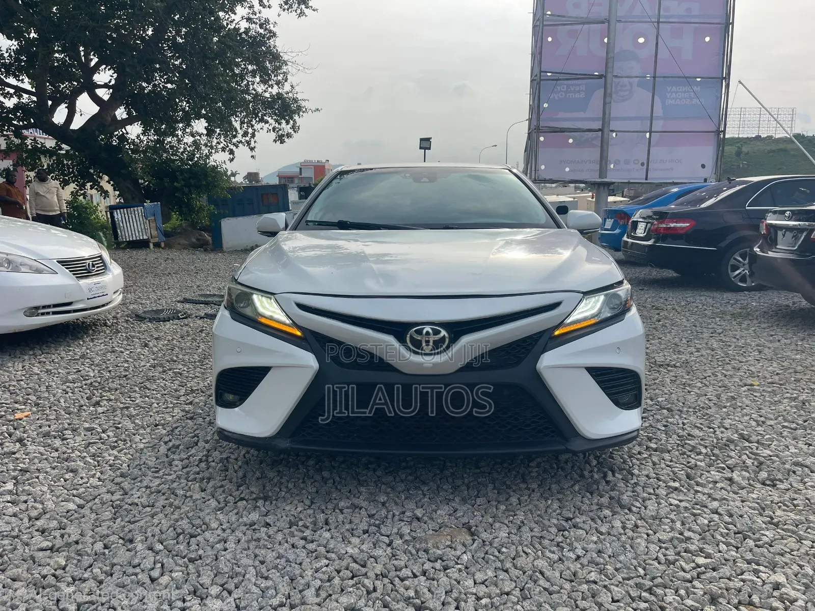 Toyota Camry 2019 White