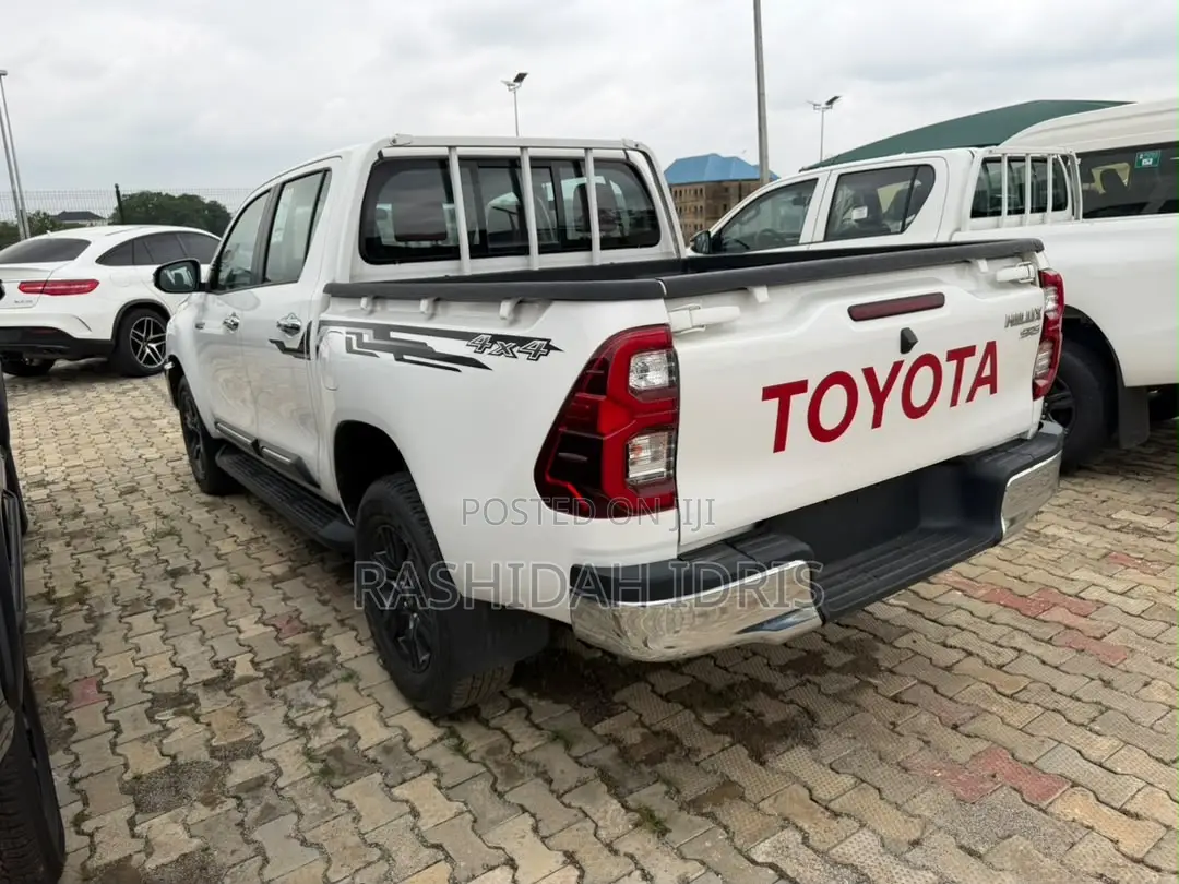 New Toyota Hilux 2025 White
