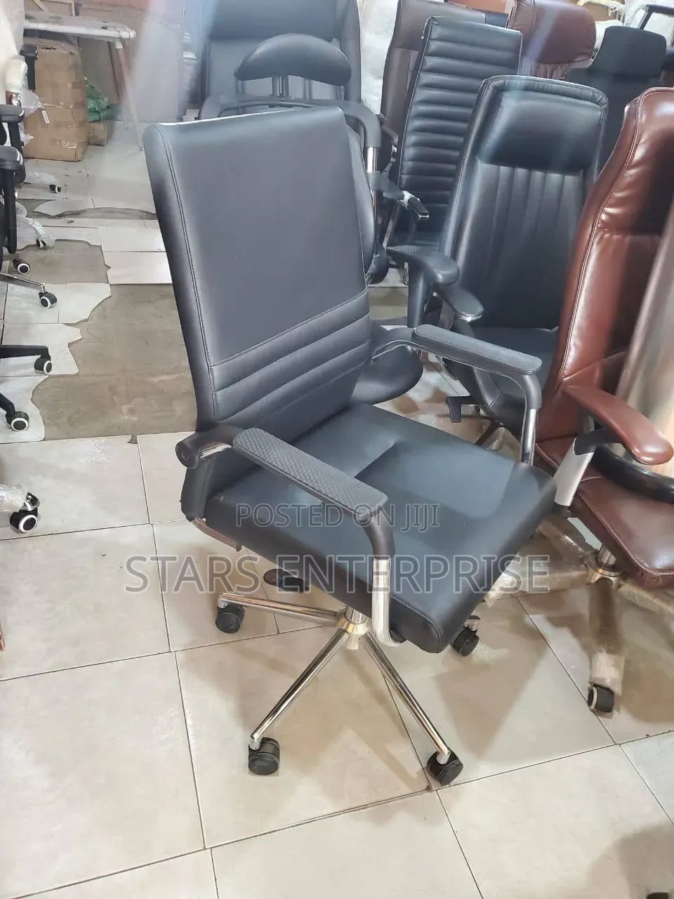 Office Chair / Modern Swivel Chair
