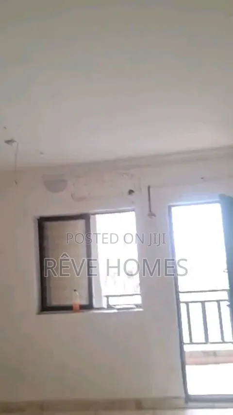 3bdrm Block of Flats in Adekunle for rent