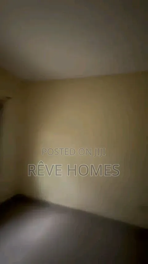 3bdrm Block of Flats in Soluyi for rent