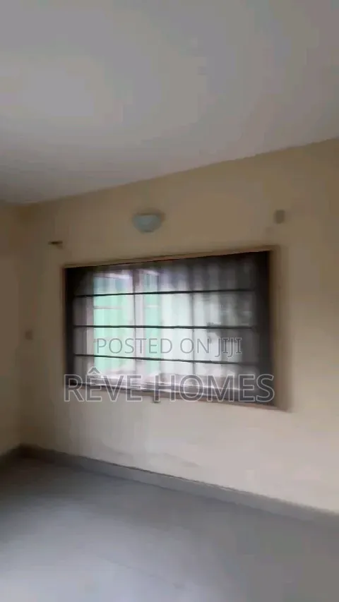 3bdrm Block of Flats in Soluyi for rent