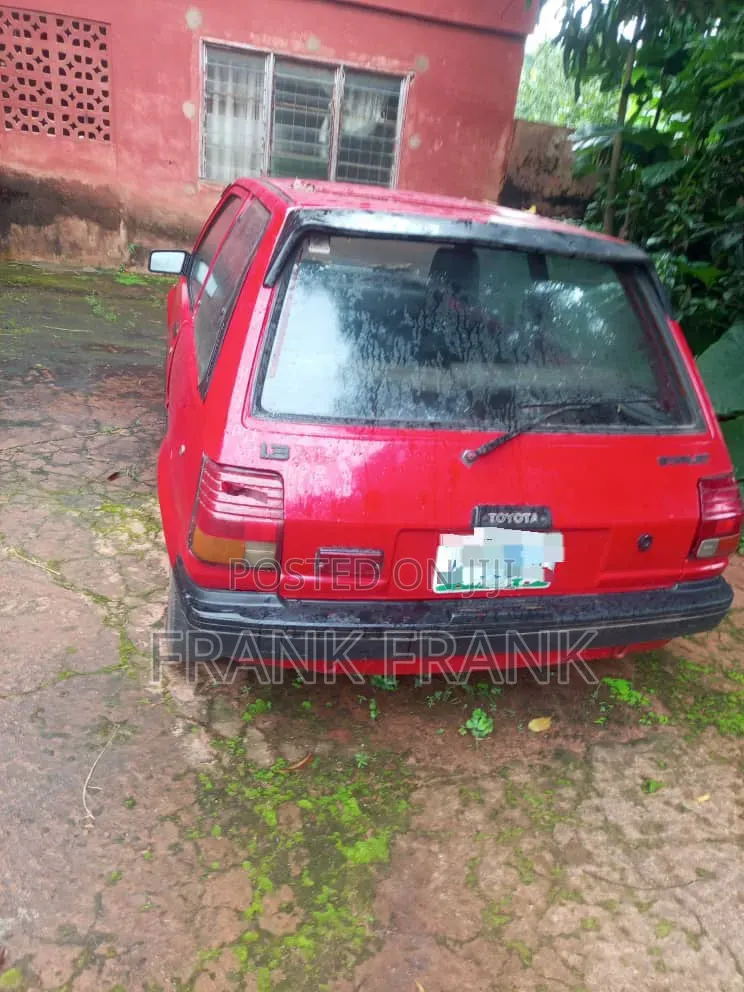 Toyota Starlet 2000 Red