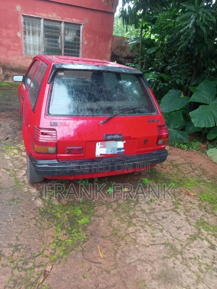 Toyota Starlet 2000 Red