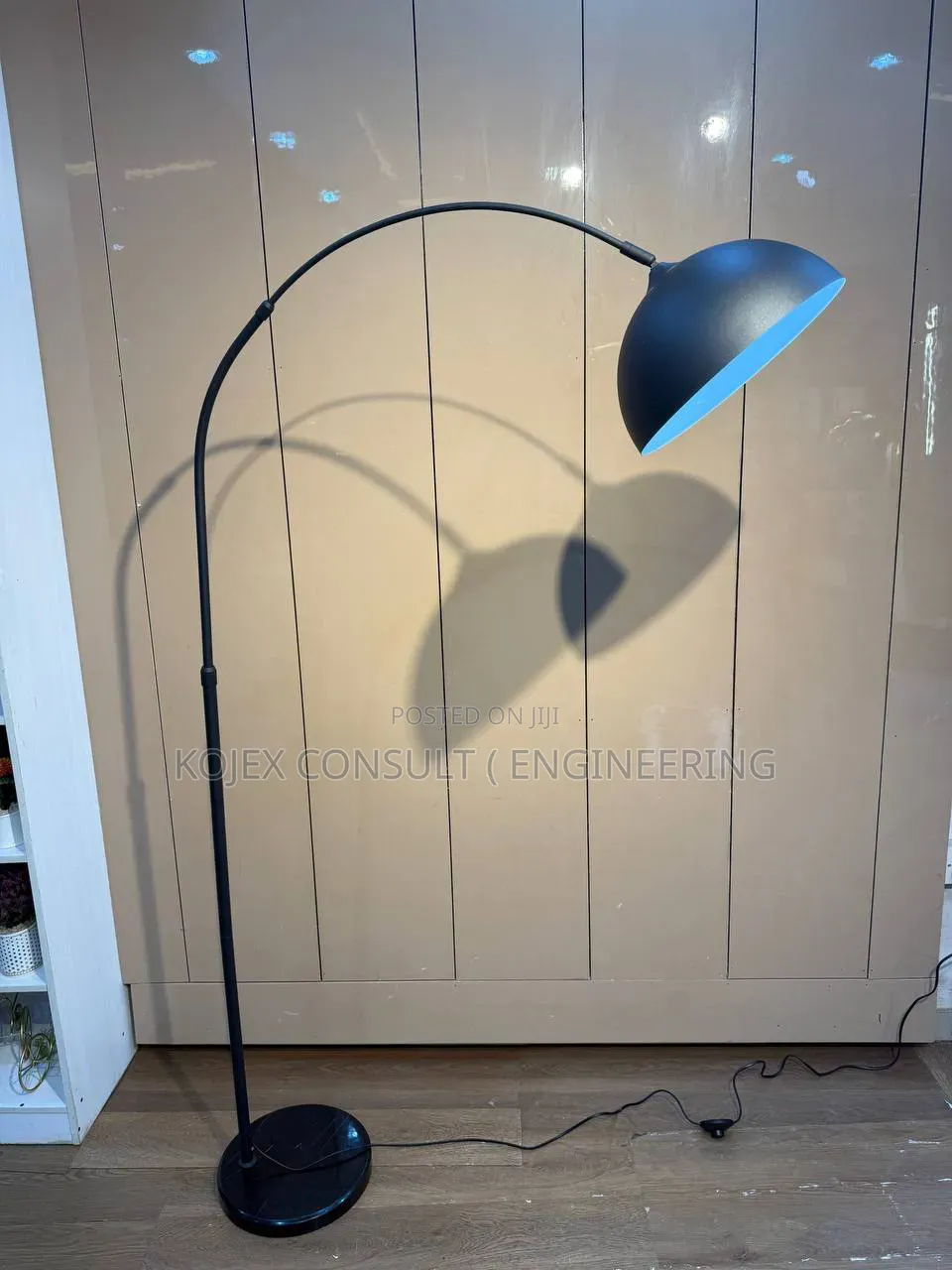 Marble Base Luxury Floor Lamp 
Modern Design of Floor Lamp
