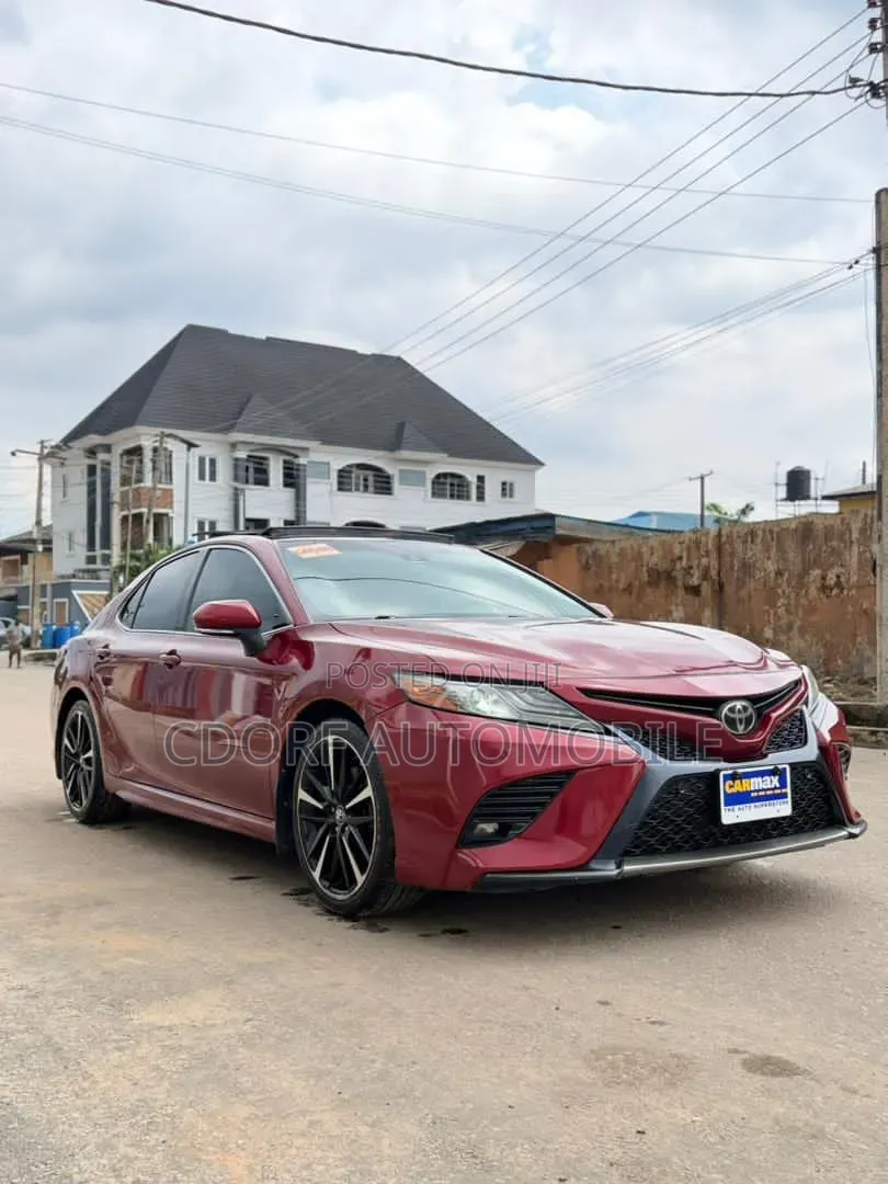 Toyota Camry 2018 Red