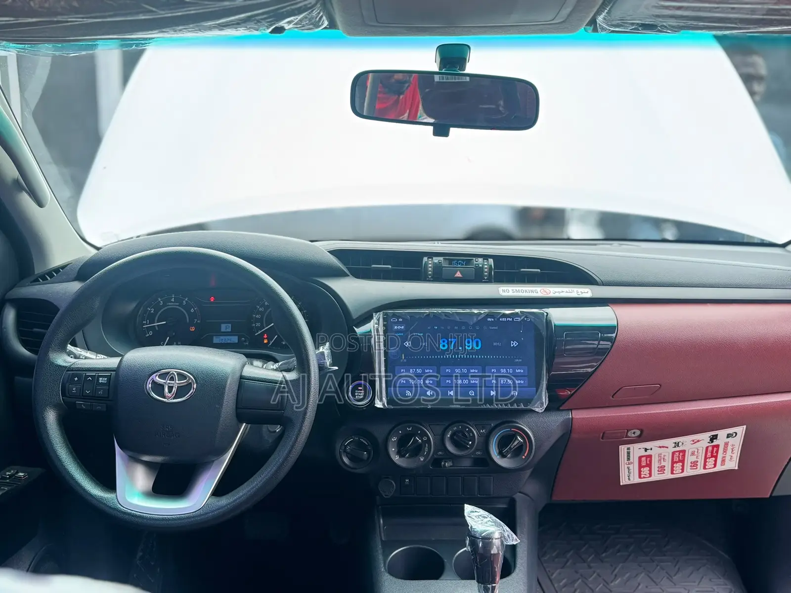 Toyota Hilux 2022 White