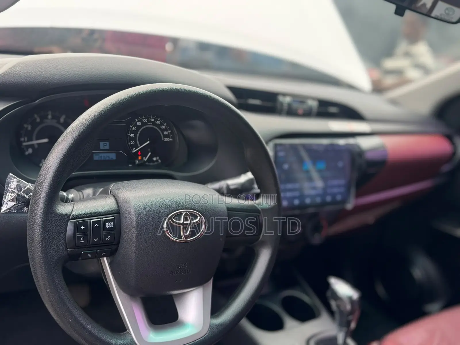 Toyota Hilux 2022 White