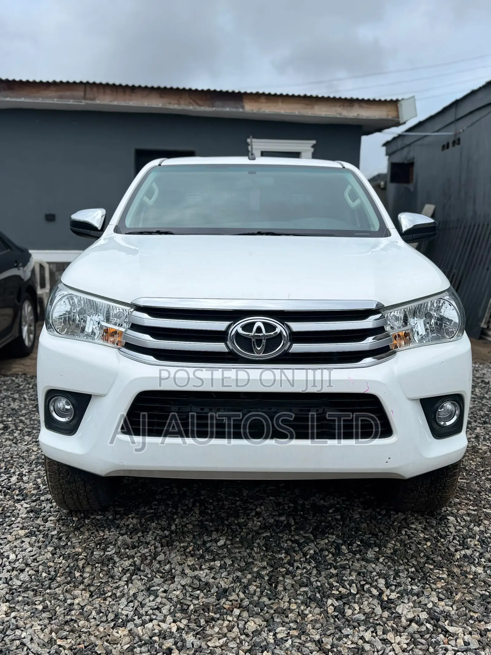 Toyota Hilux 2022 White