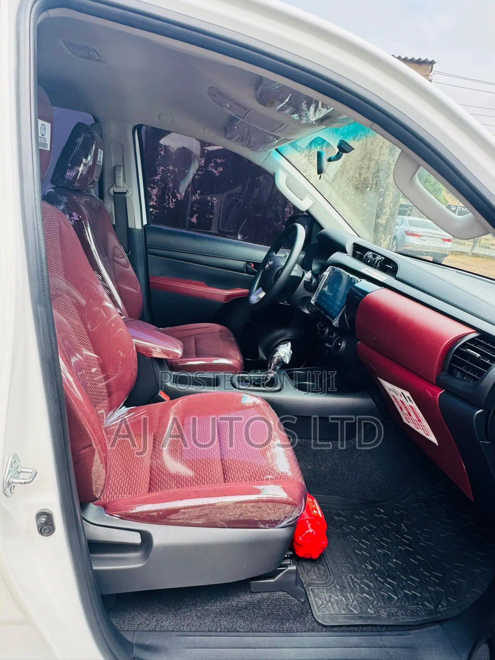 Toyota Hilux 2022 White
