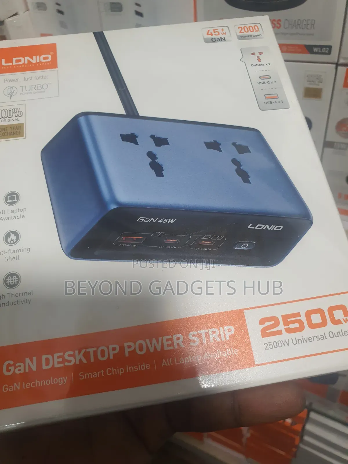 The Ldnio Gan Desktop Power Strip 2500w
