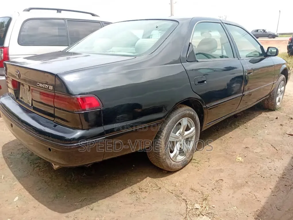 Toyota Camry 2000 Black
