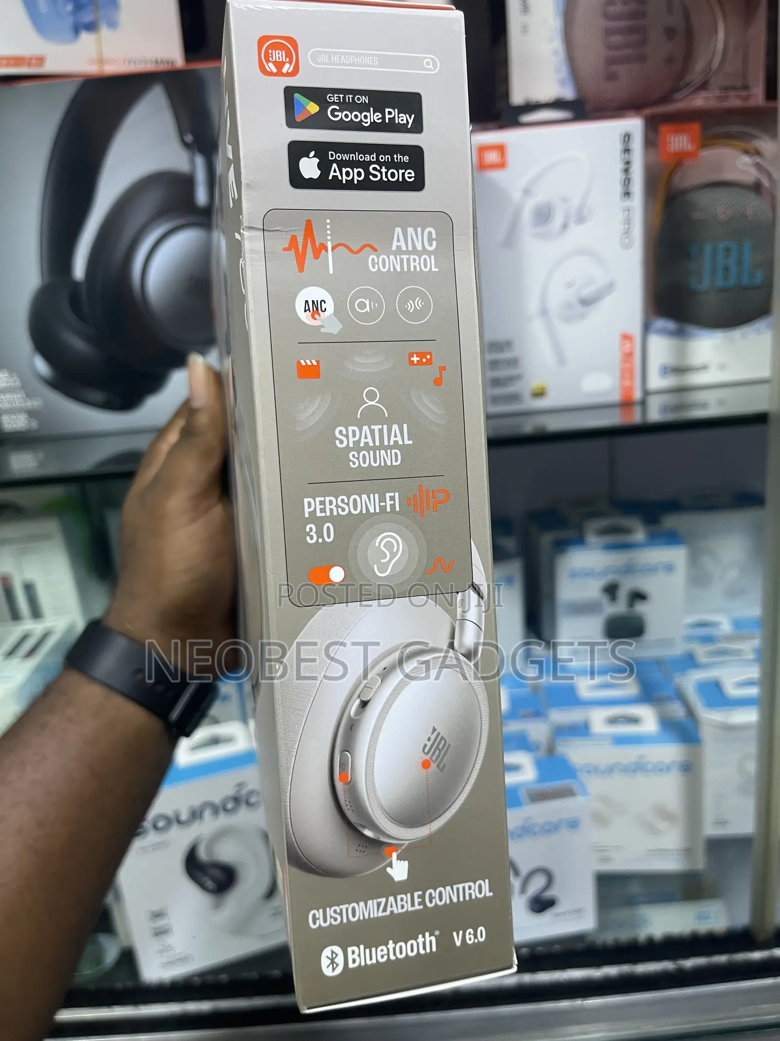 Golden JBL Live 780 Nc