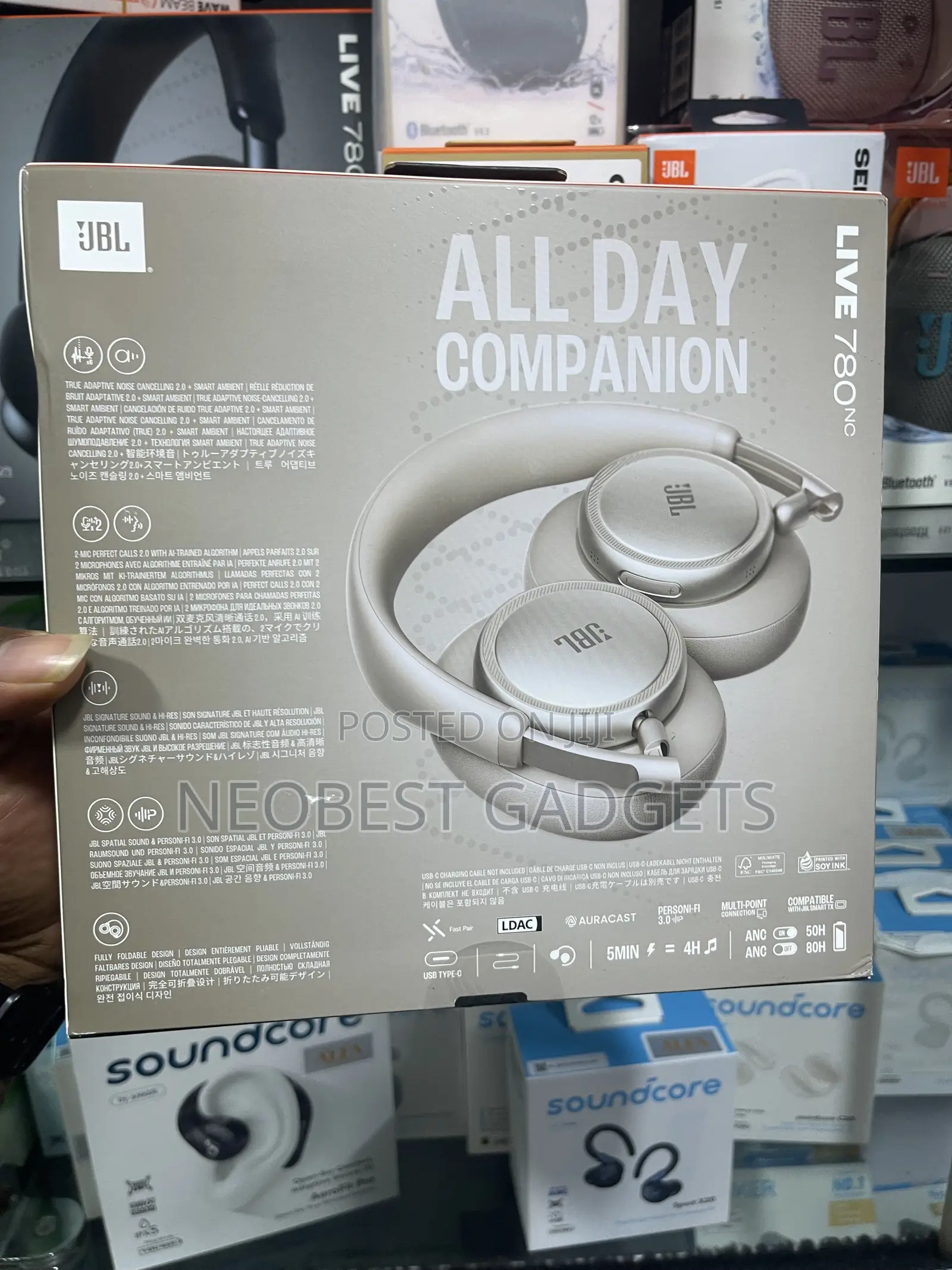 Golden JBL Live 780 Nc