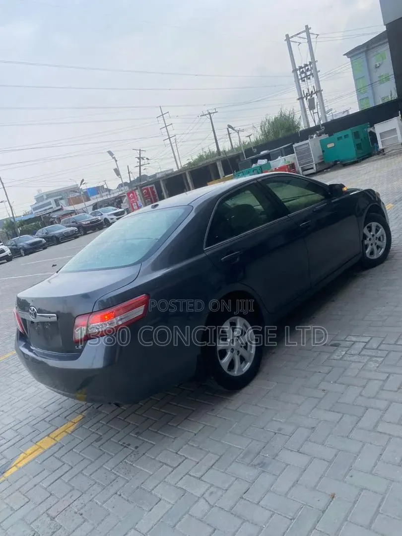 Toyota Camry 2011 Gray