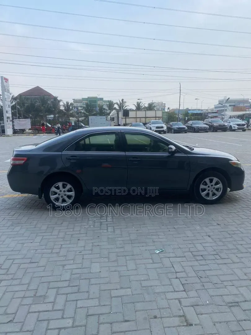 Toyota Camry 2011 Gray