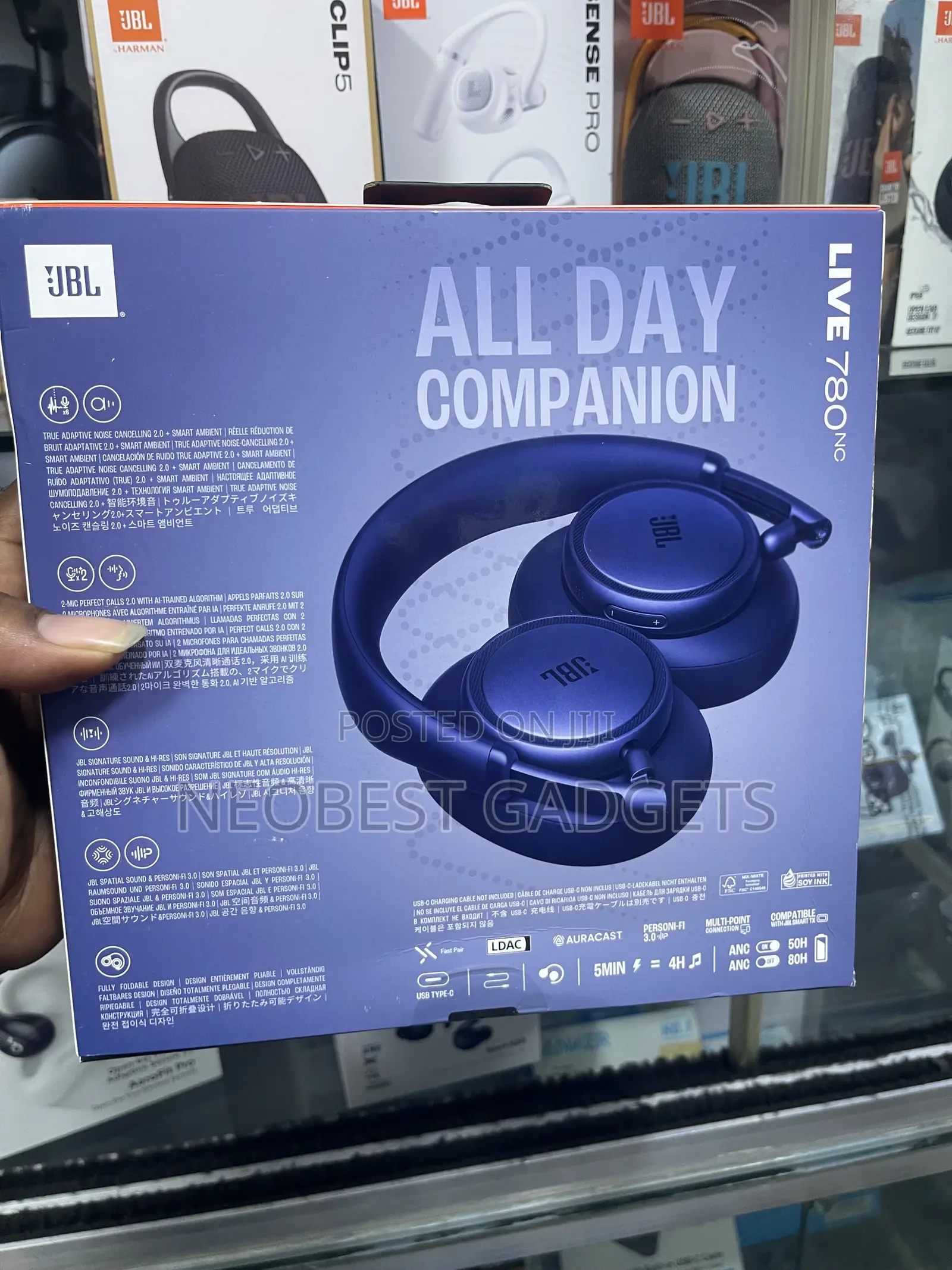 Blue JBL Live 780nc