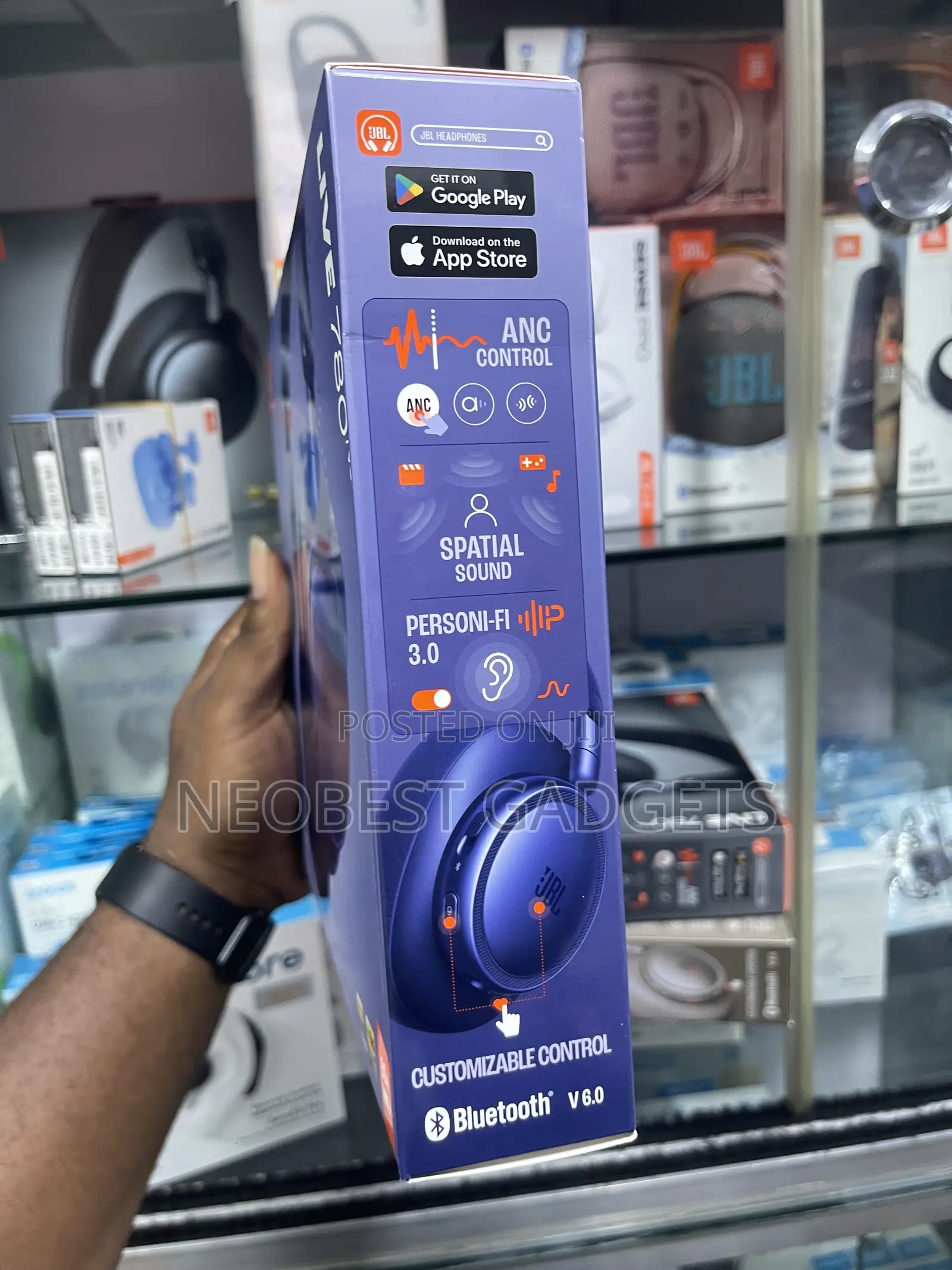 Blue JBL Live 780nc