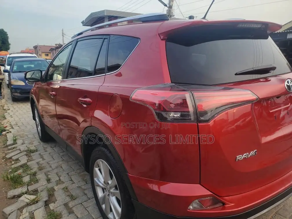 Toyota RAV4 XLE 4dr SUV (2.5L 4cyl 6A) 2015 Red