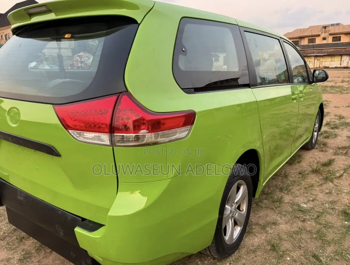 Toyota Sienna 2014 Green