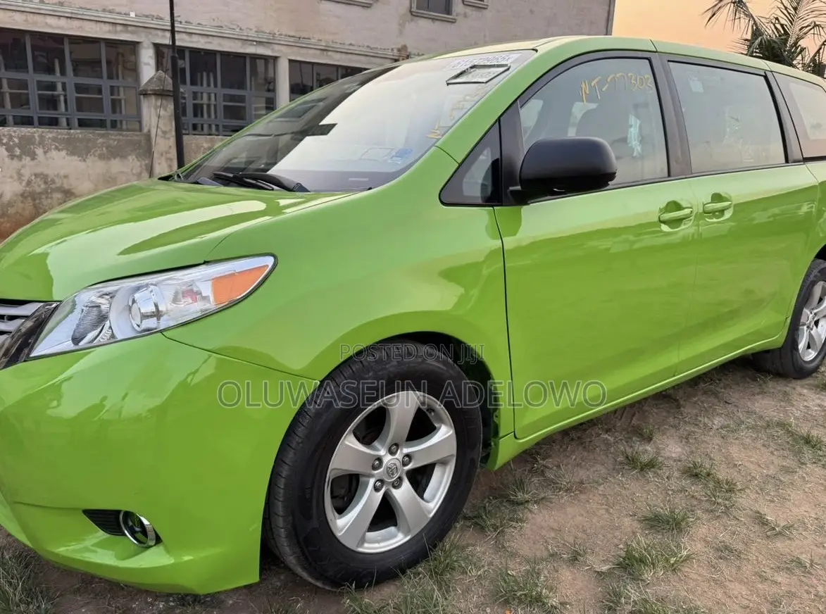 Toyota Sienna 2014 Green