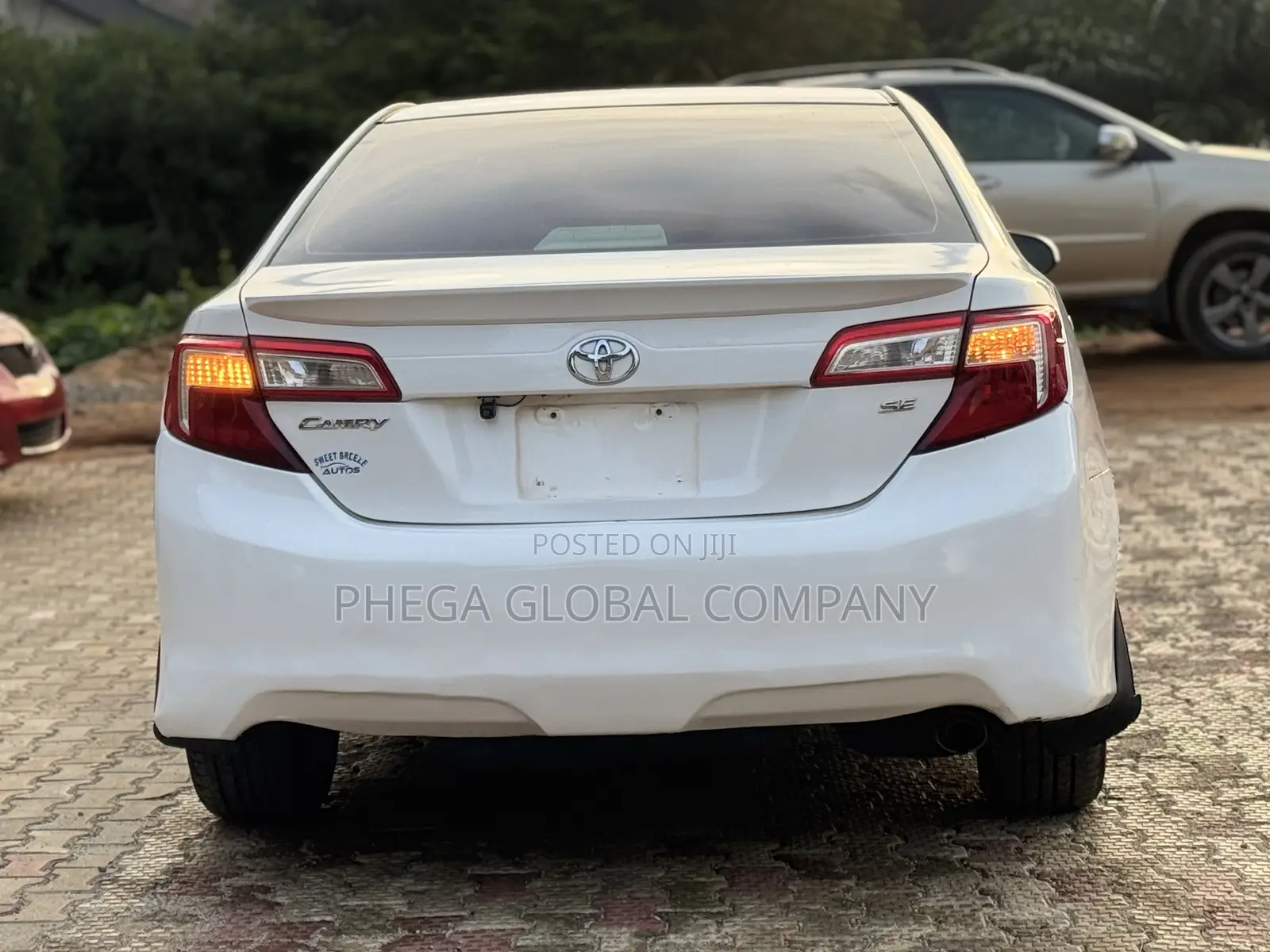 Toyota Camry SE 4dr Sedan (2.5L 4cyl 6A) 2013 White