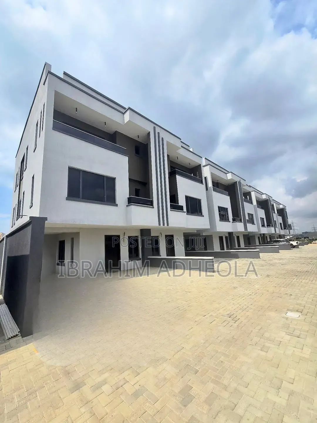 5bdrm Duplex in Ogudu Gra for sale