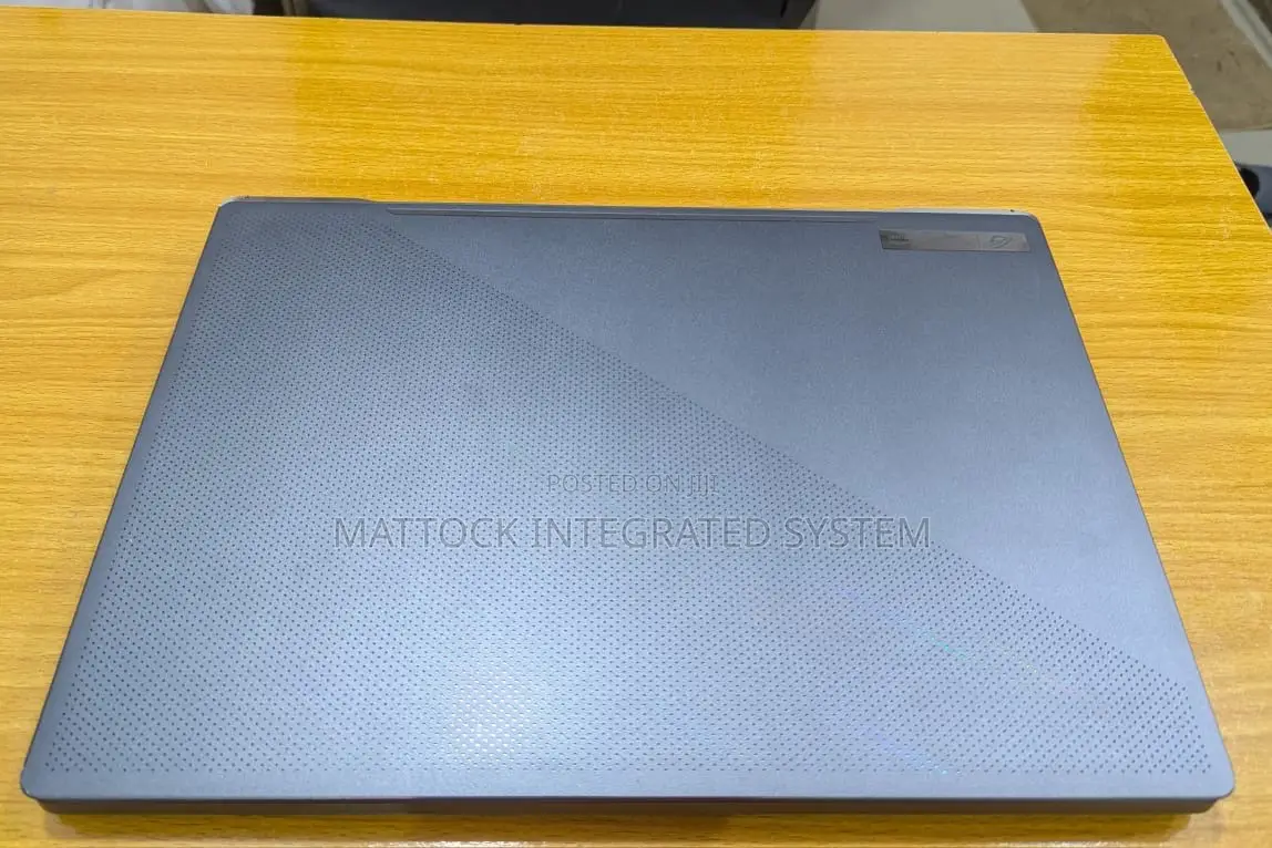 Laptop Asus ROG Zephyrus G15 16GB AMD Ryzen 9 SSD 1T