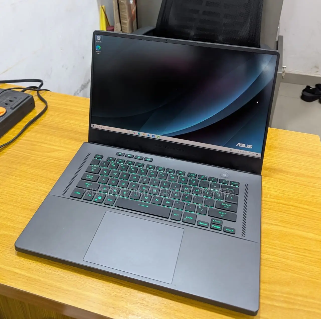 Laptop Asus ROG Zephyrus G15 16GB AMD Ryzen 9 SSD 1T