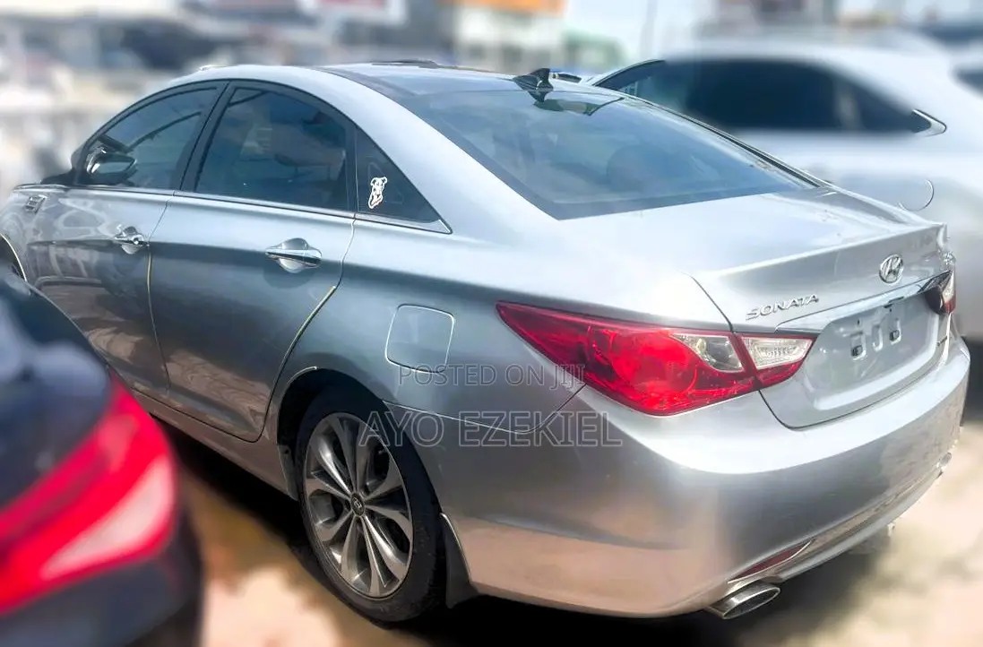 Hyundai Sonata GLS Sedan FWD (2.4L 4cyl 6A) 2013 Silver