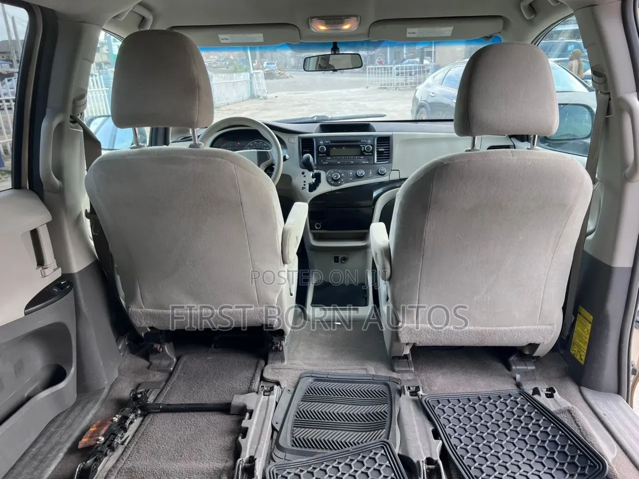 Toyota Sienna 2012 Gold