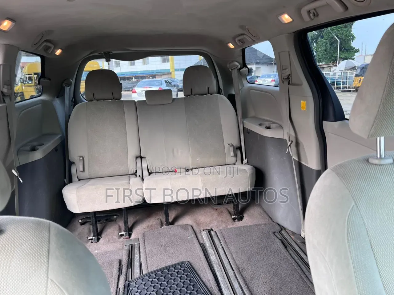 Toyota Sienna 2012 Gold