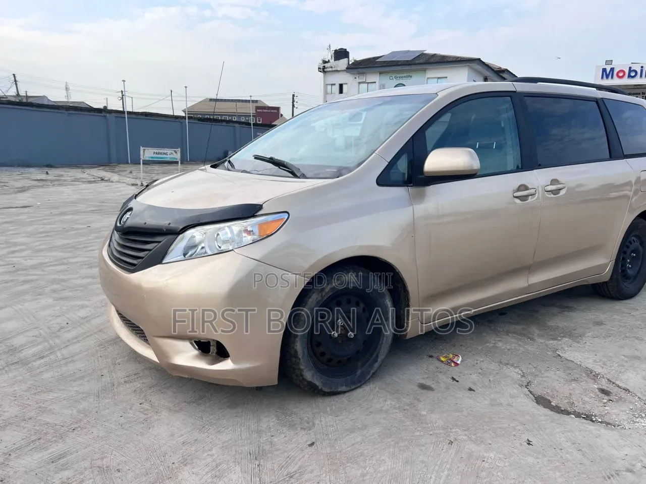 Toyota Sienna 2012 Gold
