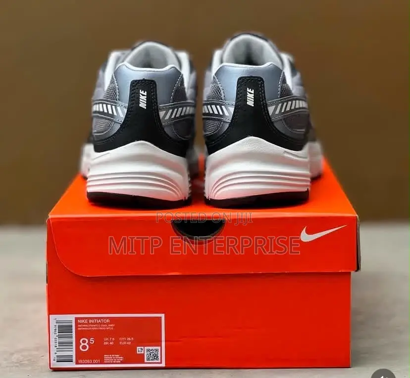 Nike Iniator Sneakers