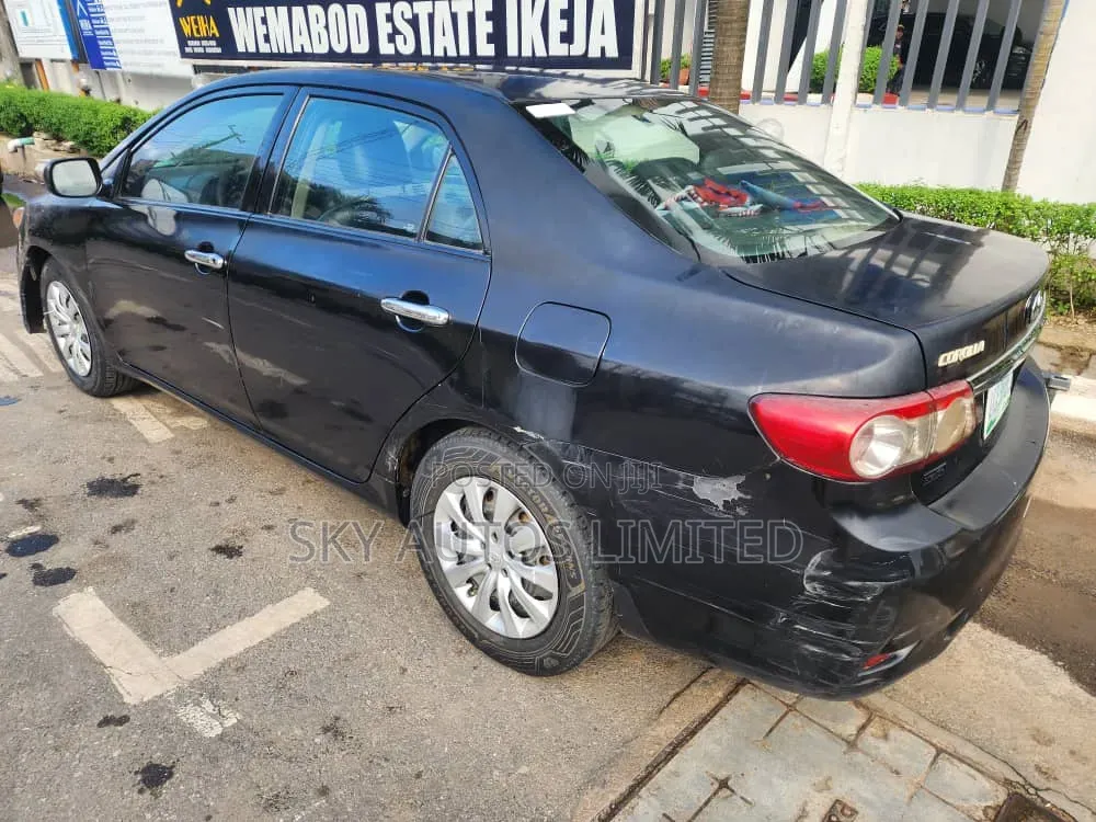 Toyota Corolla 2012 Black