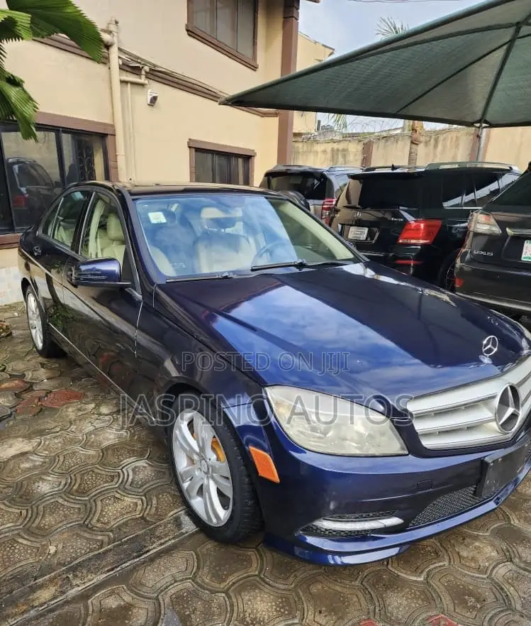 Mercedes-Benz C300 2011 Blue