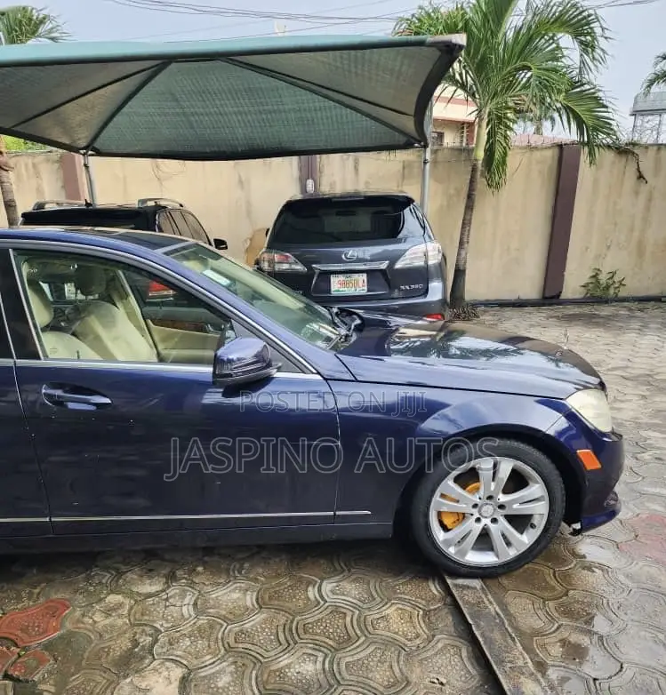 Mercedes-Benz C300 2011 Blue