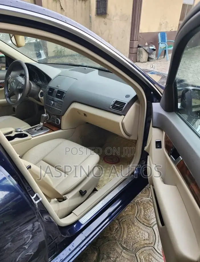 Mercedes-Benz C300 2011 Blue
