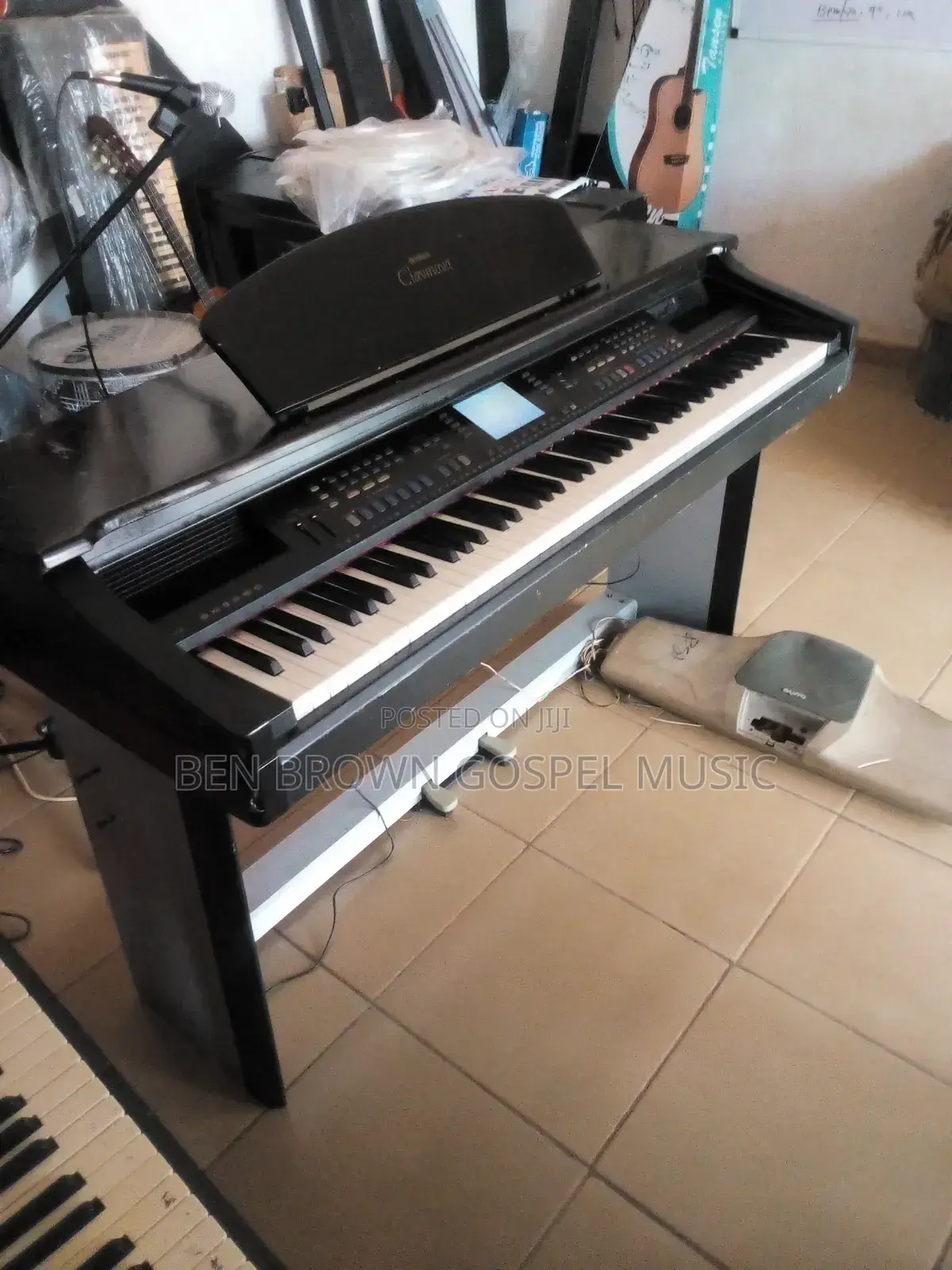 Uk -Used Yamaha Clavinova Piano CVP-107 With Pedals. 88 Weighted Keys.