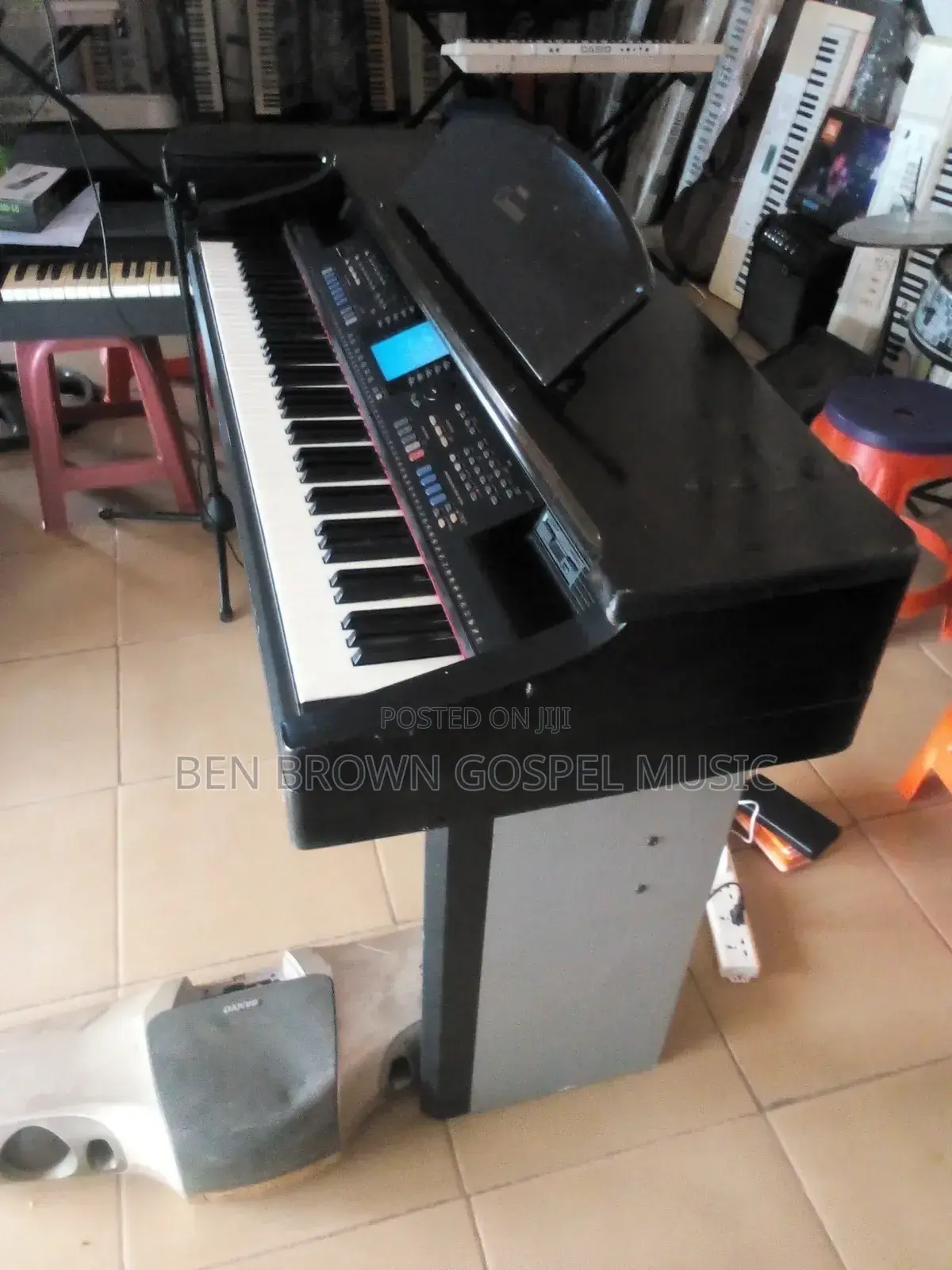 Uk -Used Yamaha Clavinova Piano CVP-107 With Pedals. 88 Weighted Keys.