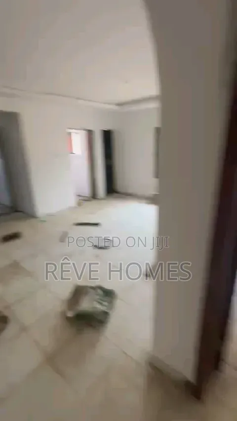 2bdrm Block of Flats in Soluyi for rent