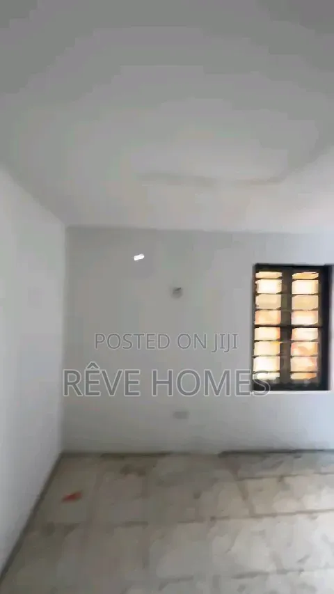 2bdrm Block of Flats in Soluyi for rent