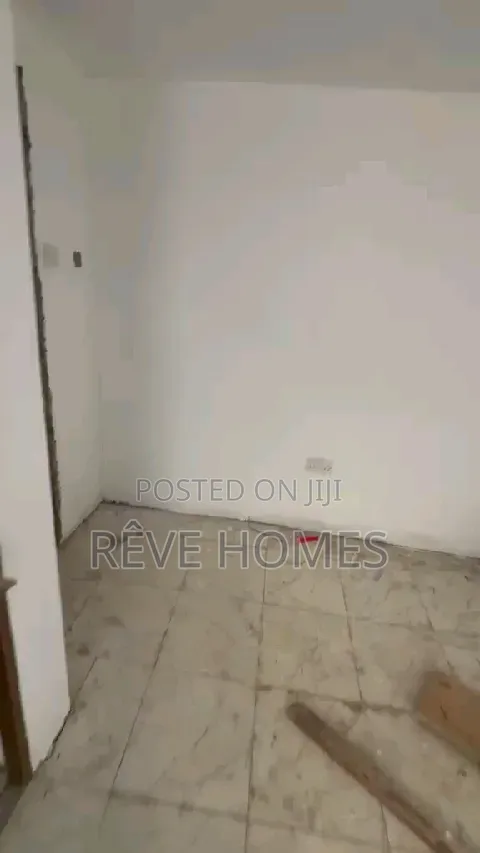 2bdrm Block of Flats in Soluyi for rent
