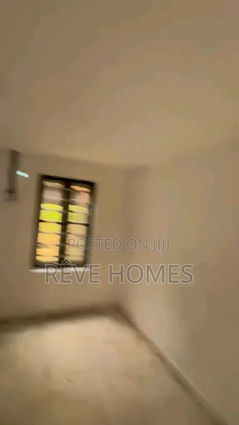 2bdrm Block of Flats in Soluyi for rent