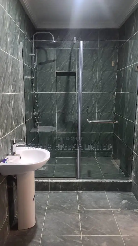 3bdrm Apartment in Sọji Olátúnjí, Lekki Phase 1 for rent